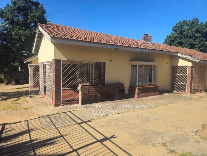 Spacious 3-Bed Home in Zimre Park - 936m² & Borehole (Sole Mandate)