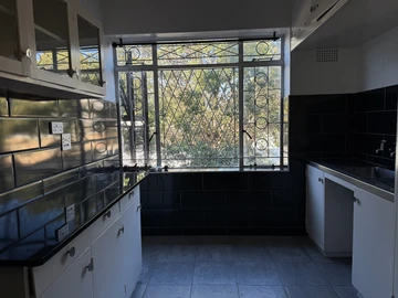2 Bedroom Flat & Apartment