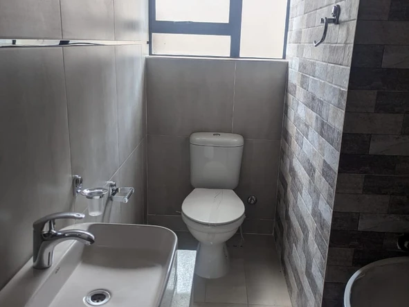 4 Bedroom Flat & Apartment