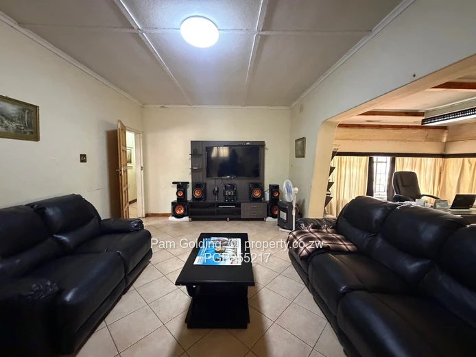 House For Sale – Hillcrest (Sole Mandate)