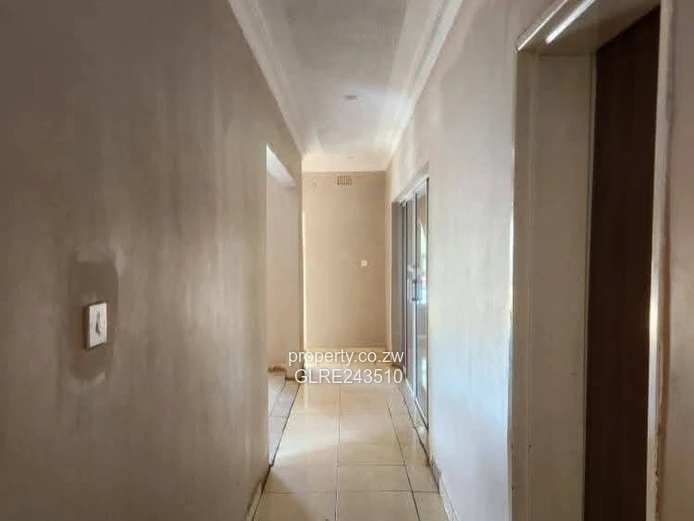 Marlborough 5-Bed Home with Spacious Garden & Borehole