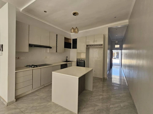 3 Bedroom Flat & Apartment