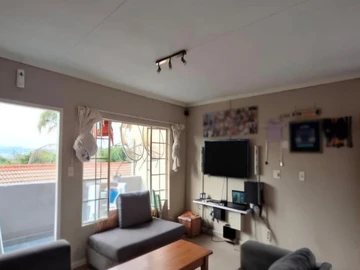 2 Bedroom Flat & Apartment