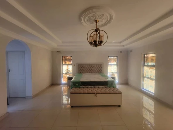 6 Bedroom House
