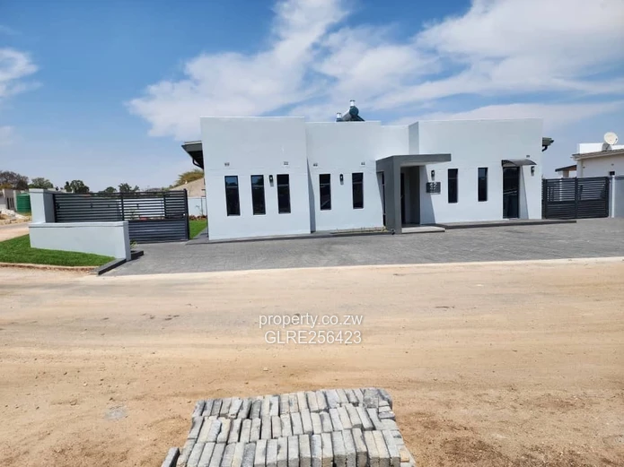 Modern 4BR Greendale Flat — Borehole, Designer Kitchen