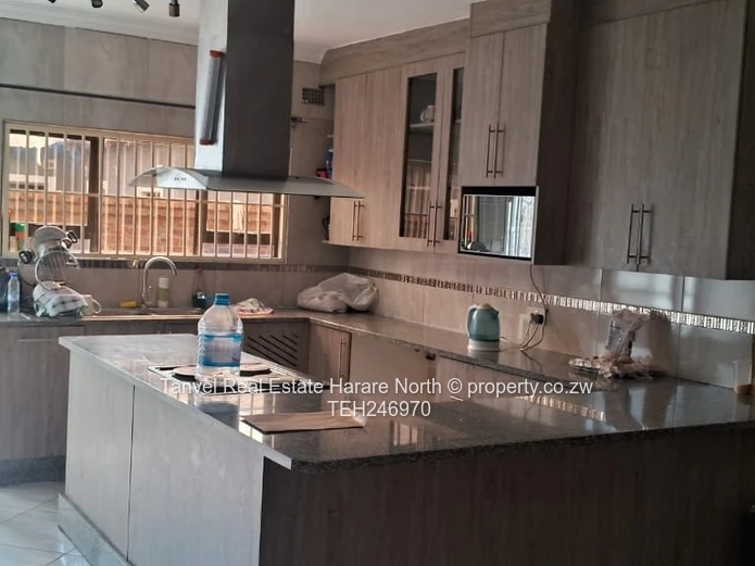 Mainway Meadows 770 rentals per month. Available 1st June is this 3 bedrooms house with a dining roo