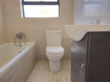 3 Bedroom Flat & Apartment