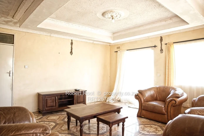 Spacious 3-Bed Damofalls Cottage on 1130 m² with Tank
