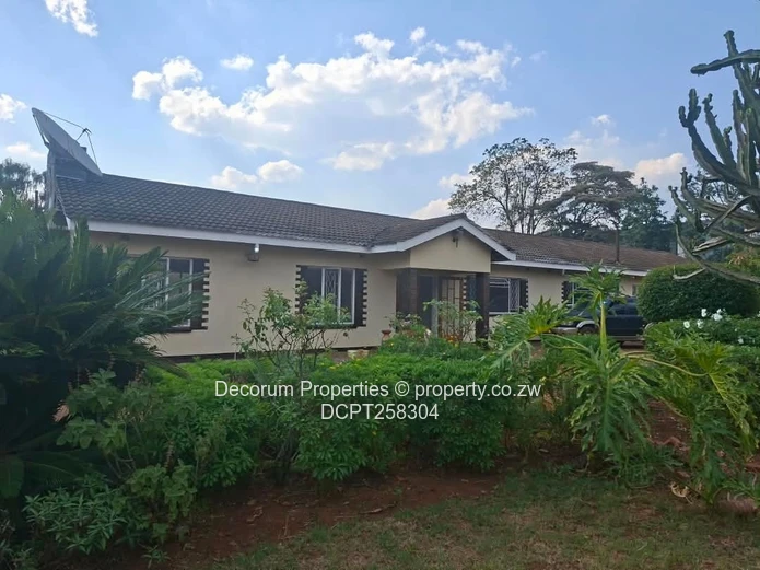 Highlands 5-Bed Home — Borehole, Garden & Fireplace