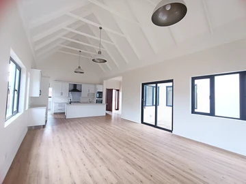 3 Bedroom Flat & Apartment