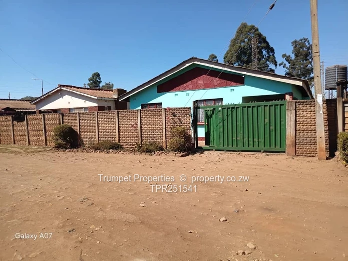 4 Bedroom Family Home In Dzivarasekwa 3 For Sale