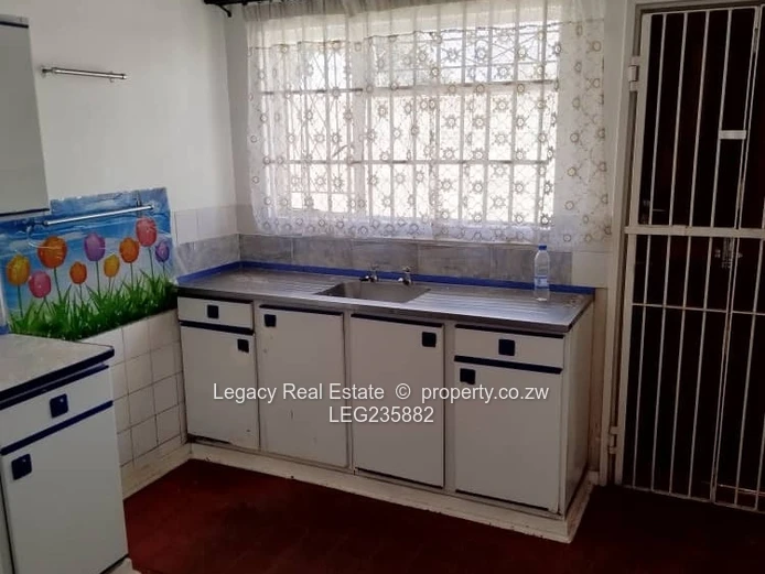 Modern Garden Flat,with Solar,Borehole and Electric Fence