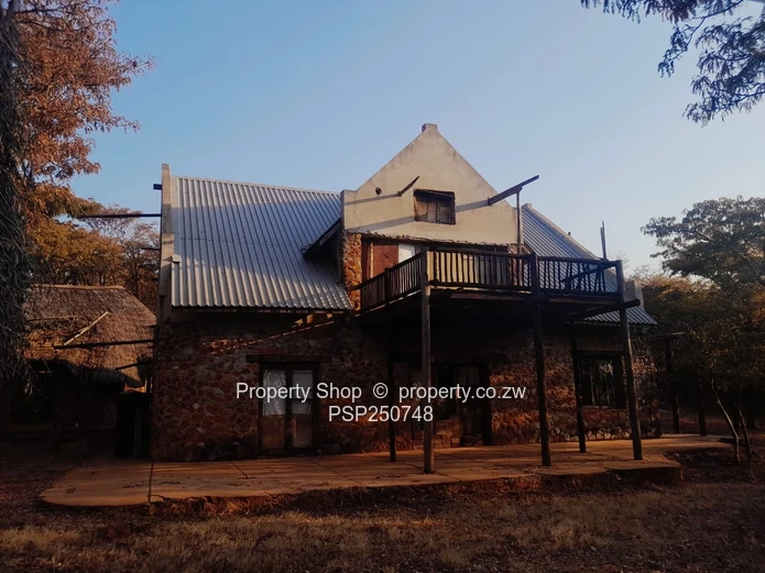Rustic Double Storey with Panaromic Views - Mazowe