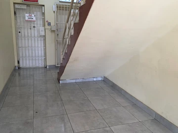 2 Bedroom Flat & Apartment