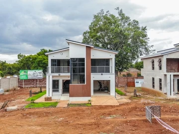 4 Bedroom Flat & Apartment