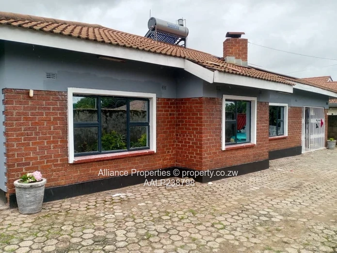 Pristine 3-Bed Oasis in Zimre Park