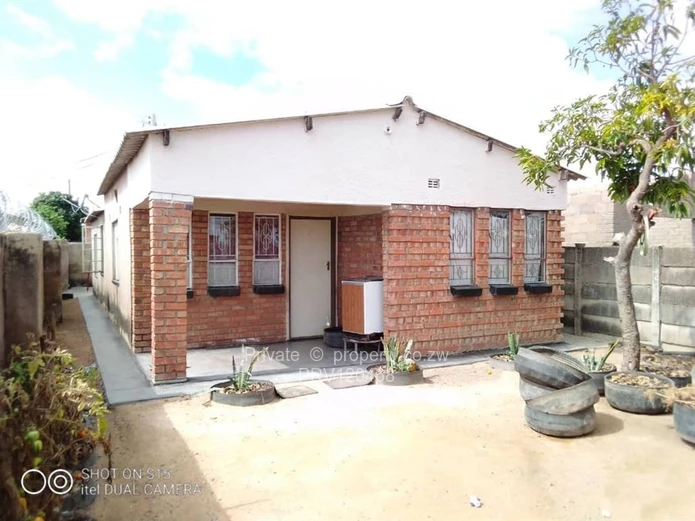 3 Bed Houses for Sale in Cowdray Park PRV120468
