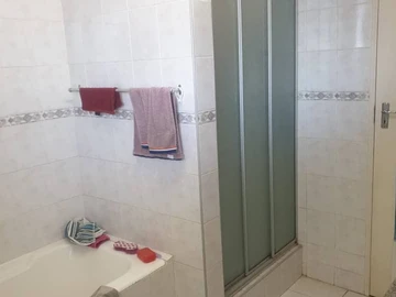 2 Bedroom Flat & Apartment