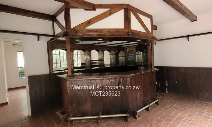 Charming family residence, available immediately!