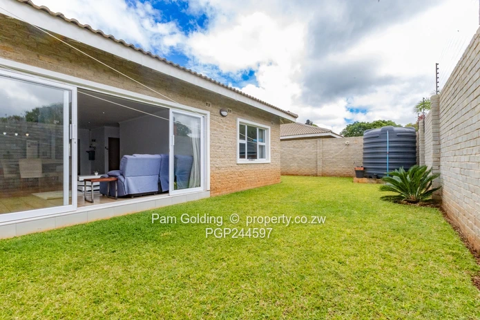 Comfortable And Spacious Living In Well Maintained Complex