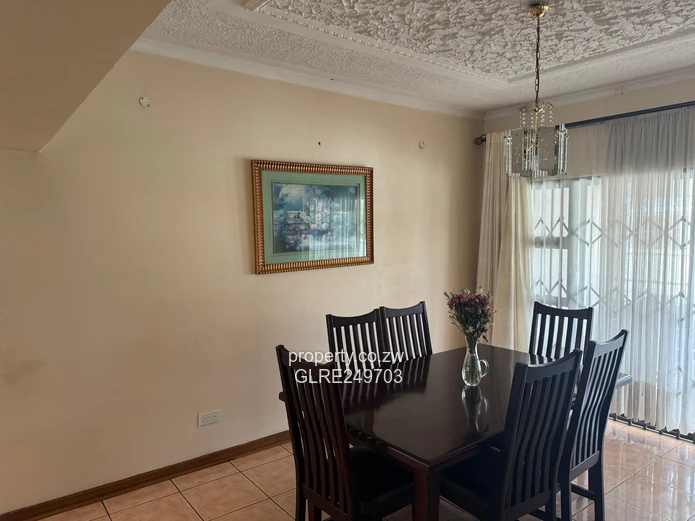 Luxurious 7-Bed Helensvale Home - 8 Baths & Borehole