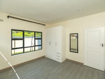 3 Bedroom Flat & Apartment