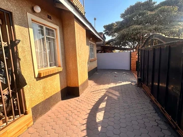 6 Bedroom House