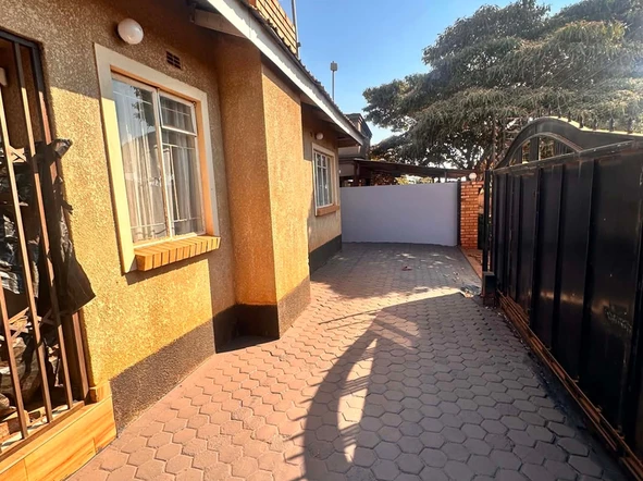 6 Bedroom House