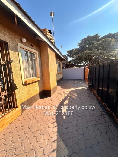 Hatcliffe: Modern 6-Bed, 3-Bath Home with Borehole (Sole Mandate)