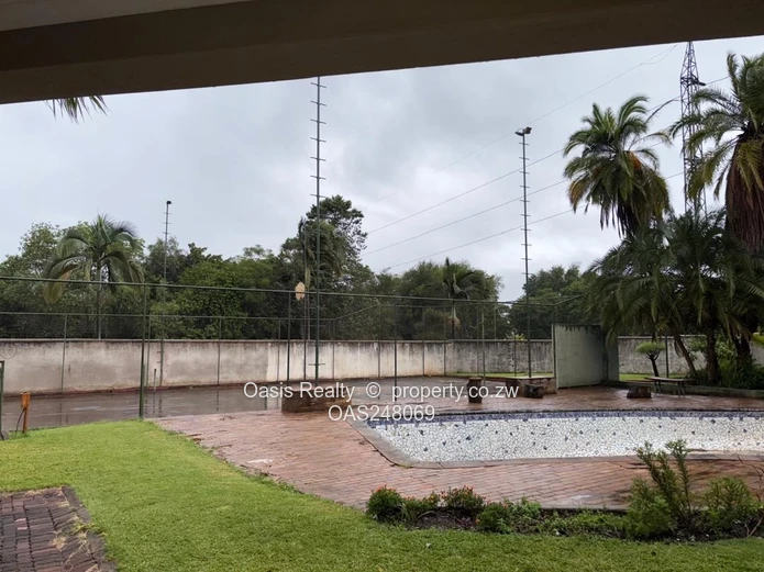 Prime Property with Harare Drive road frontage !!!