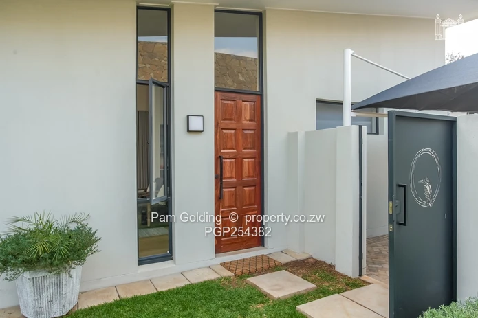3 Bed 3 Bath Townhouse
