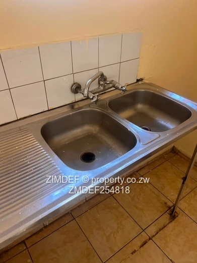 Bright 2-Bed Furnished Flat with Secure Windows — Willowvale (Sole Mandate)
