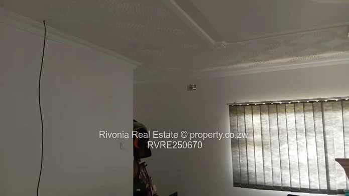 Hatfield 5-Bed Home on 1870m² — Borehole & Garage