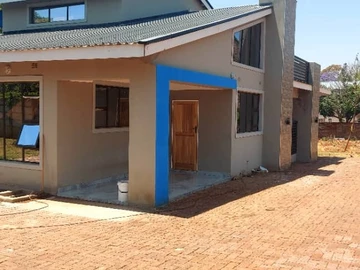 4 Bedroom Flat & Apartment