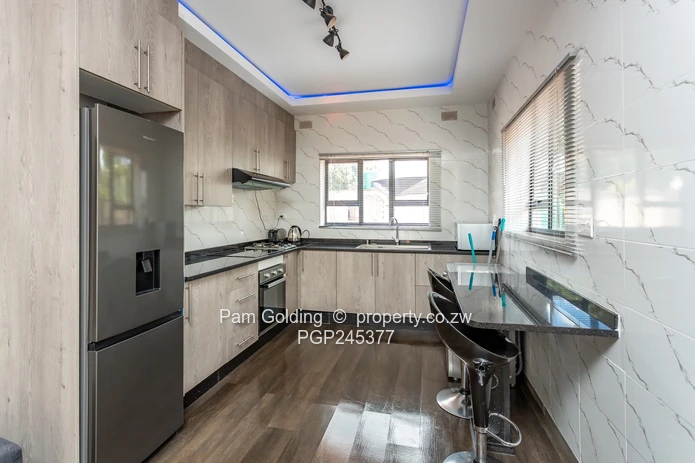 4- bedroom En suite Home on 1160sqm in Hillside