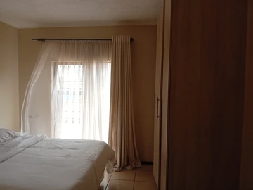 2 Bedroom Flat & Apartment
