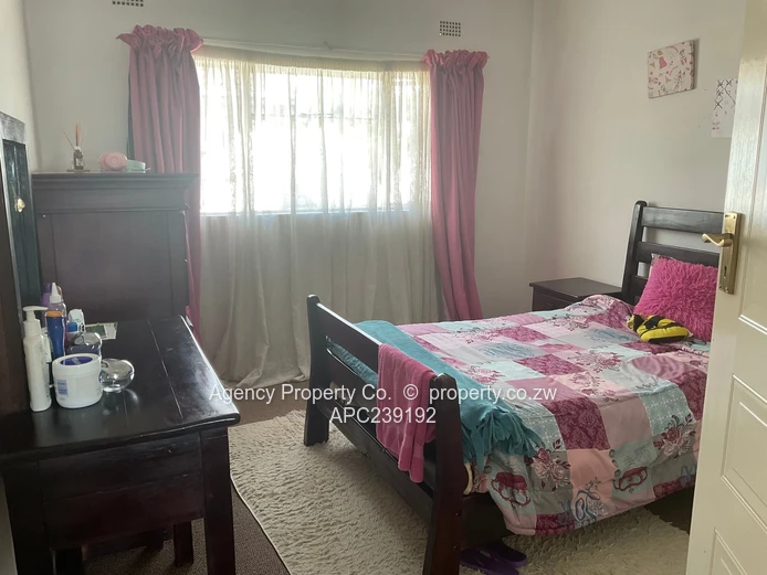 Immaculate Secure Townhouse Close To All Amenities