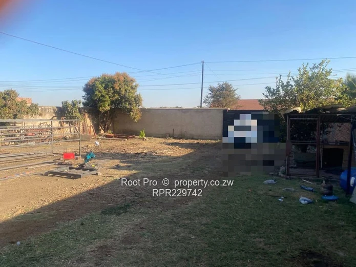 Stand For Sale In Tynwald North Opposite Madokero  (Sole Mandate)