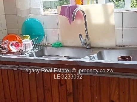 Greystone Park House to Let – 1km from Harare Drive