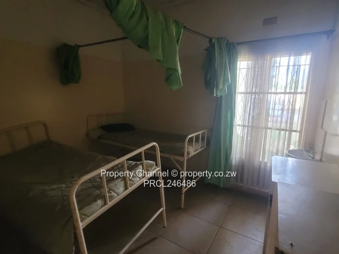 Glen Norah Medical/Commercial Property — 450 m², Accessible