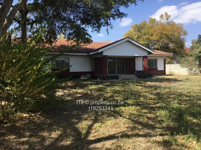 Spacious 4 bed house pus 3 bed cottage