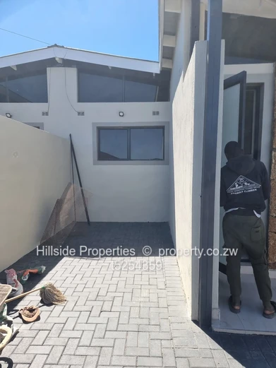 6 bed house for Sale with two wings that are the same  (Sole Mandate)
