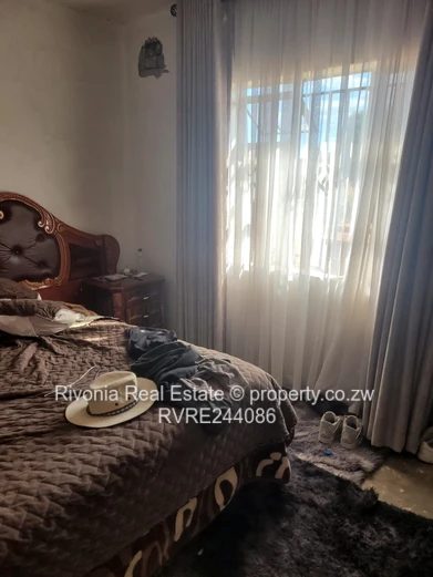 Neat 5beds on 300sqm Budiriro 3