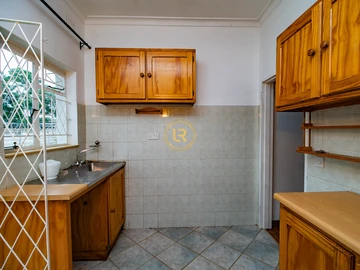 2 Bedroom Flat & Apartment