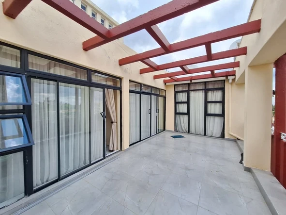 2 Bedroom Flat & Apartment