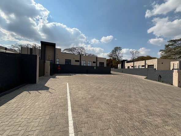 4 Bedroom Flat & Apartment