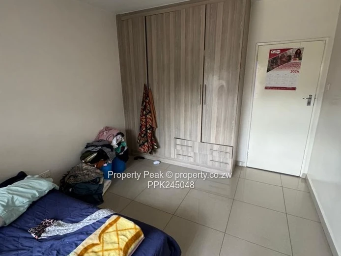 Beautiful Hatfield 5-Bed Home on 1,870m² — Solar System, Borehole