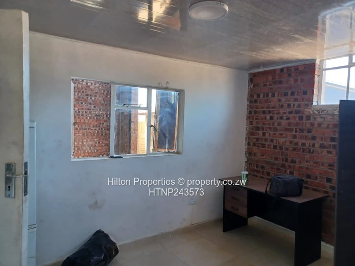 Hillside Rd Ext Industrial: 450m² Warehouse