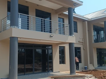 3 Bedroom Flat & Apartment