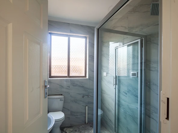 3 Bedroom Flat & Apartment